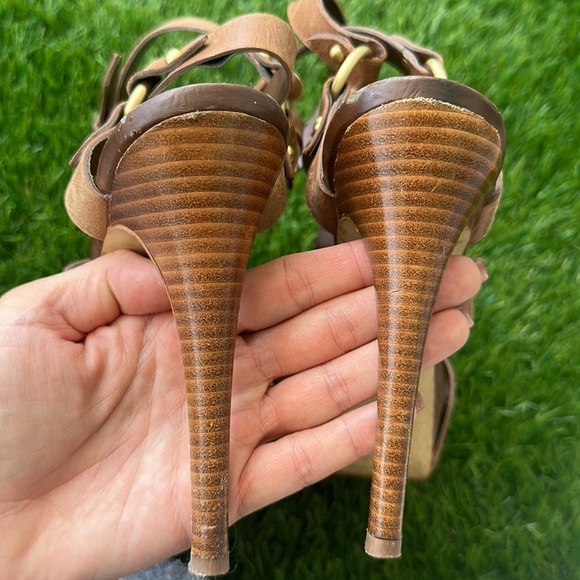 Guess platform heels. - Picture 4 of 5